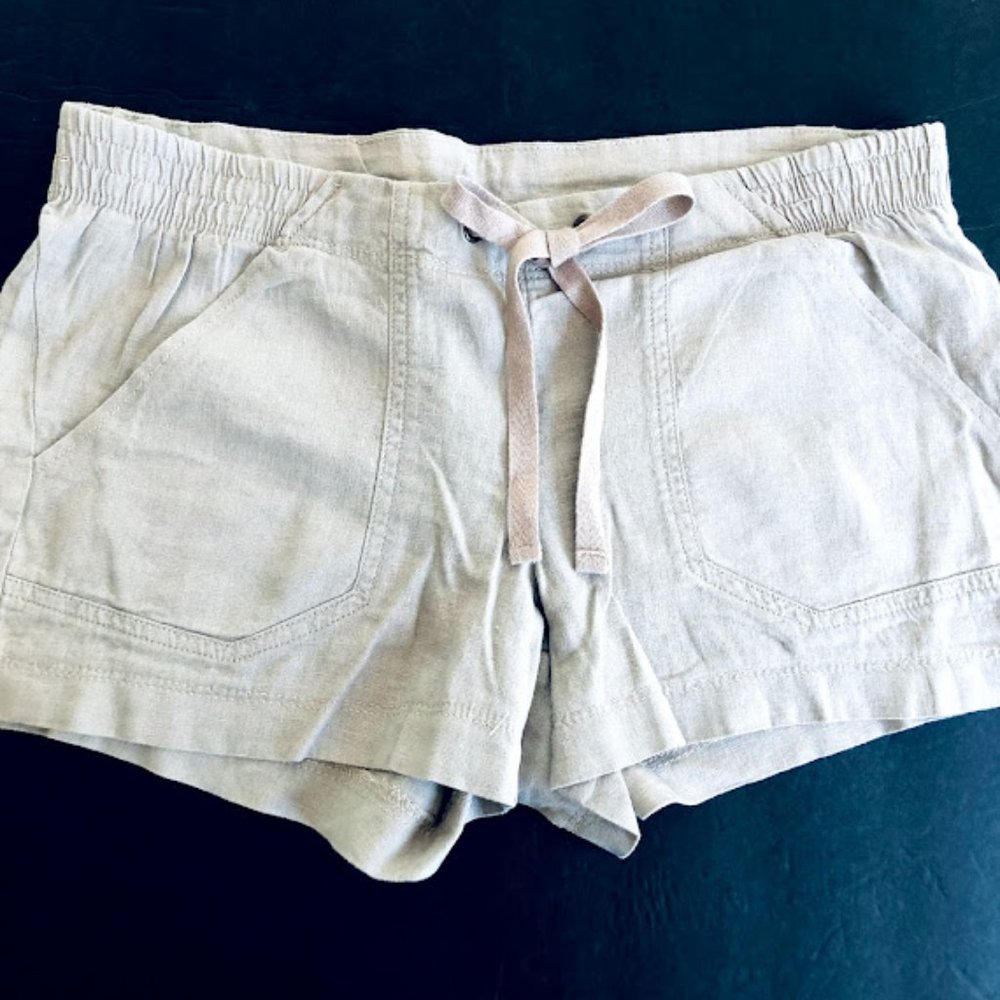 REWIND khaki shorts size M NWOT
